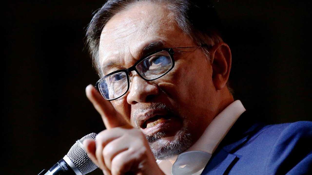 Singapore should not be “so businesslike” with Malaysia, said Datuk Seri Anwar Ibrahim.