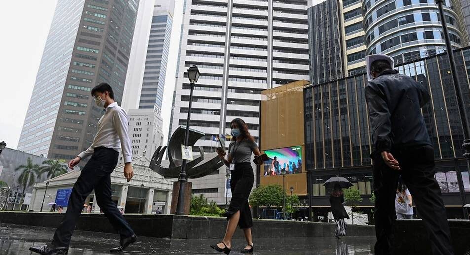 Good news leh, more Singaporeans have found jobs as compared to past month