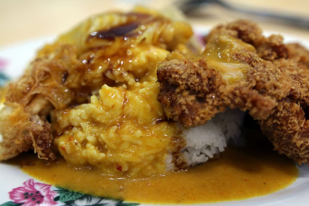 Man allegedly suffers food poisoning after eating curry chicken cutlet rice from Encik Tan