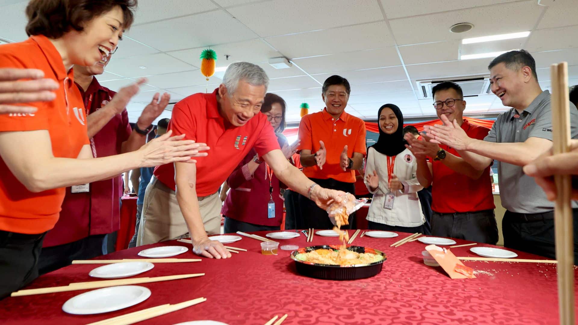 PM Lee tossing of yusheng (Mandarin for "raw fish"), a Chinese New Year tradition, with representatives from the National Trades Union Congress (NTUC), National Transport Workers’ Union (NTWU), transport operator SMRT, as well as transport workers. 