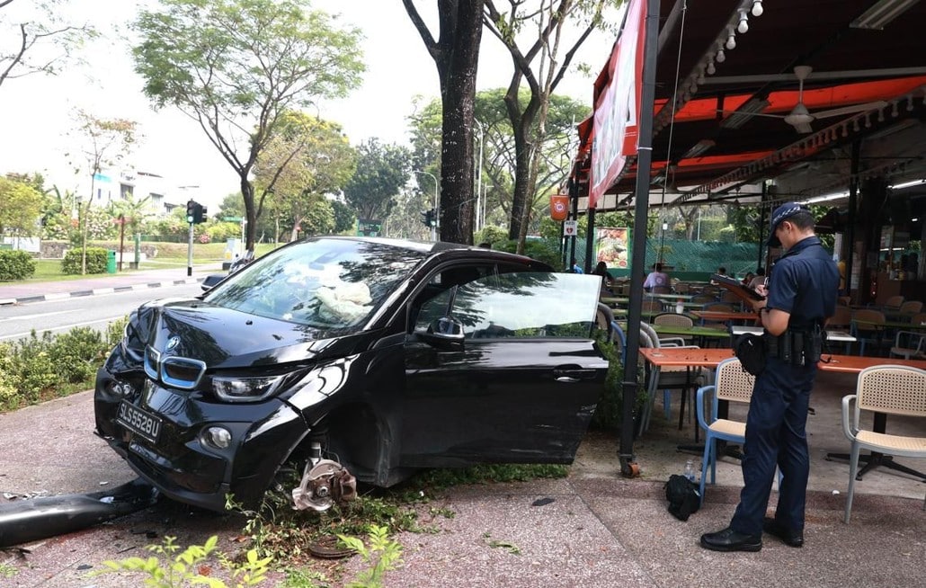 BMW Spins Out of Control, Crashes onto Pavement, Flying Tyre Hits Diner Eating Nearby