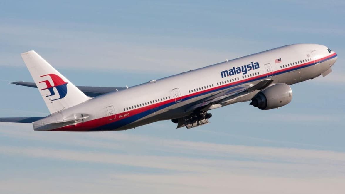 Malaysia Pauses Search for Missing MH370 Plane