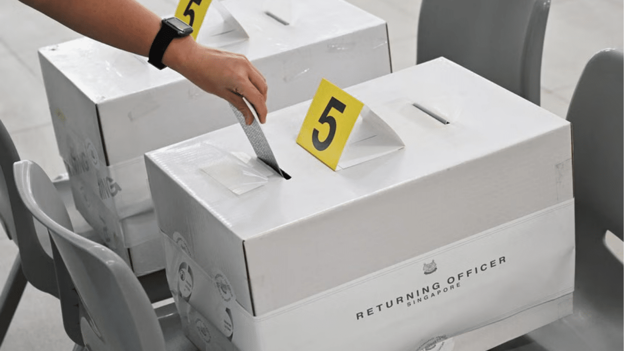 Singapore's Political Landscape Navigates US Tariff Uncertainty and 'Flight to Safety' Dynamics