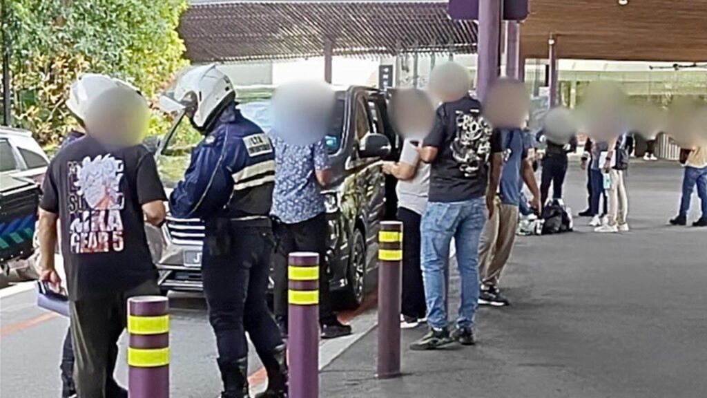 8 Foreign Drivers Caught for Illegally Ferrying Tourists in Singapore, Cars Seized 2