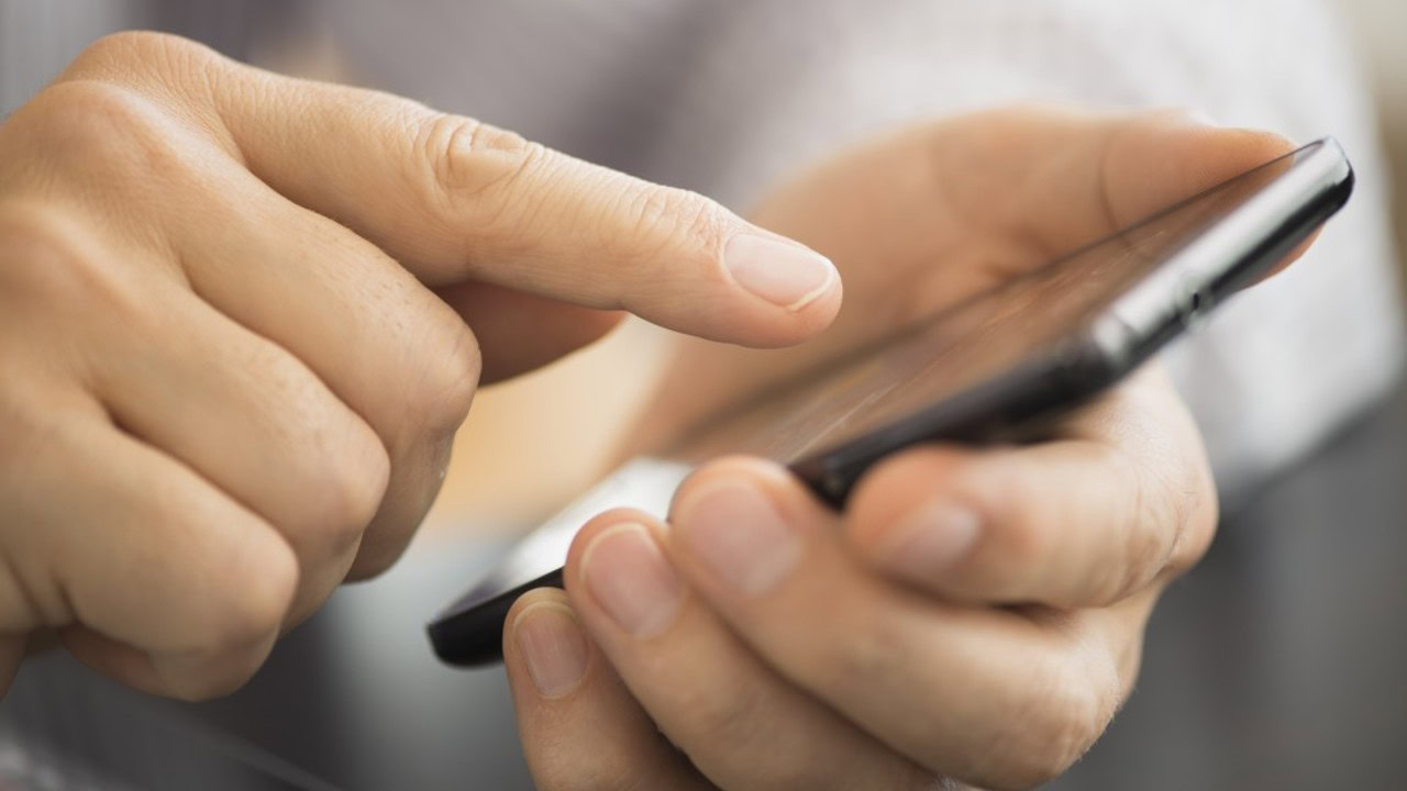 Malaysian Working in Singapore as Phone Repairman Jailed 6 Months for Saving Female Customers’ Private Photos