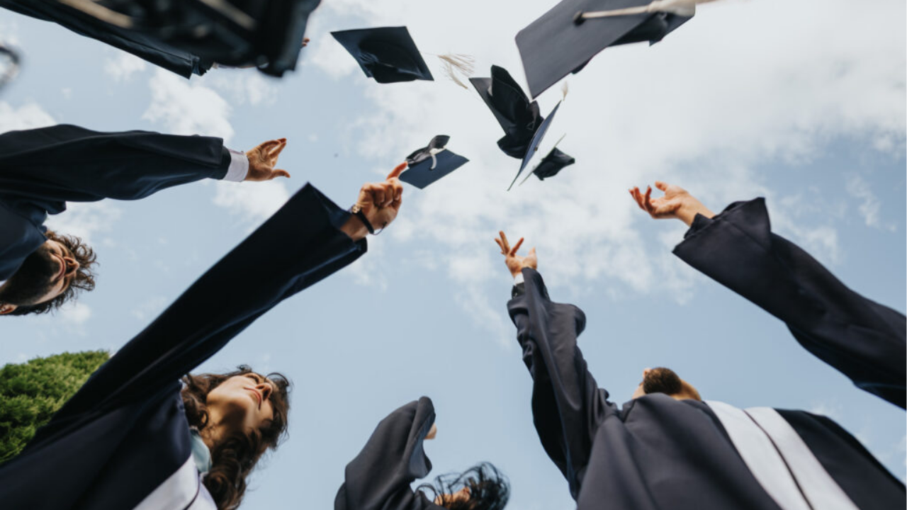 Graduates Advised to Persist With Job Searches, Citing An Improvement In The Employment Rate