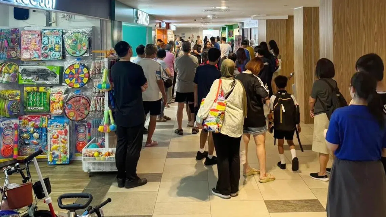 Elderly man suddenly collapses and bleeds from nose and mouth at Admiralty Place, saved by quick-thinking passers-by
