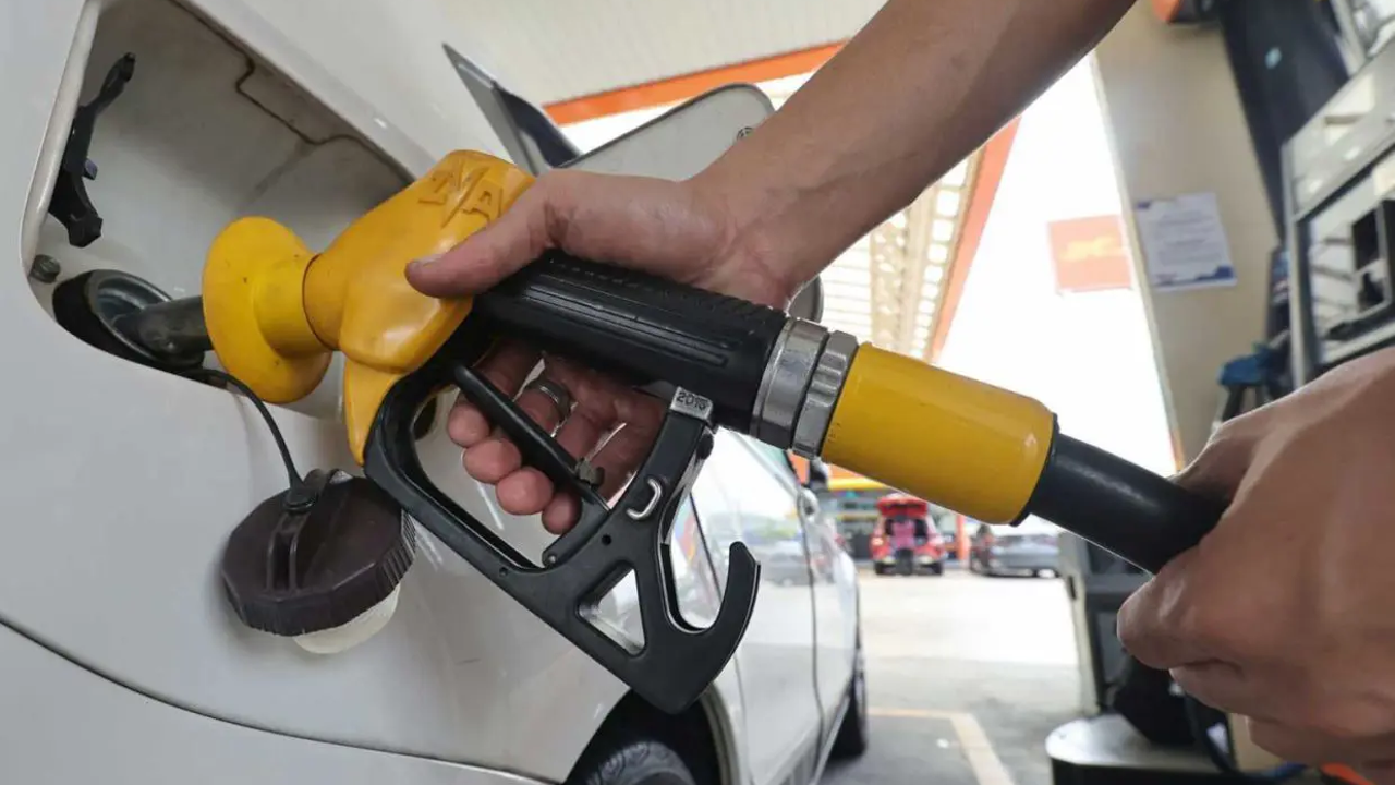 Malaysians with Singapore driving licences can now apply for Budi95 fuel subsidy from Oct 16
