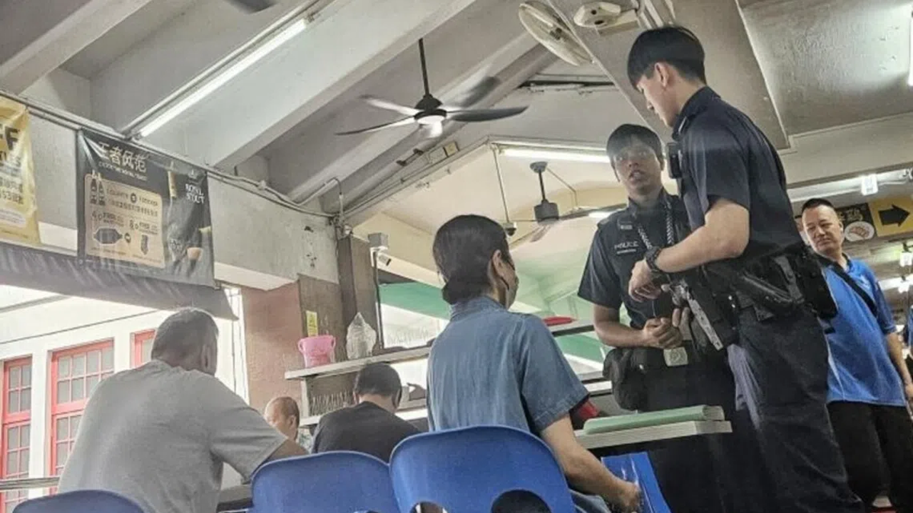 Two hawkers got into fight after a rat runs into stall, female hawker claims she was hit and calls police